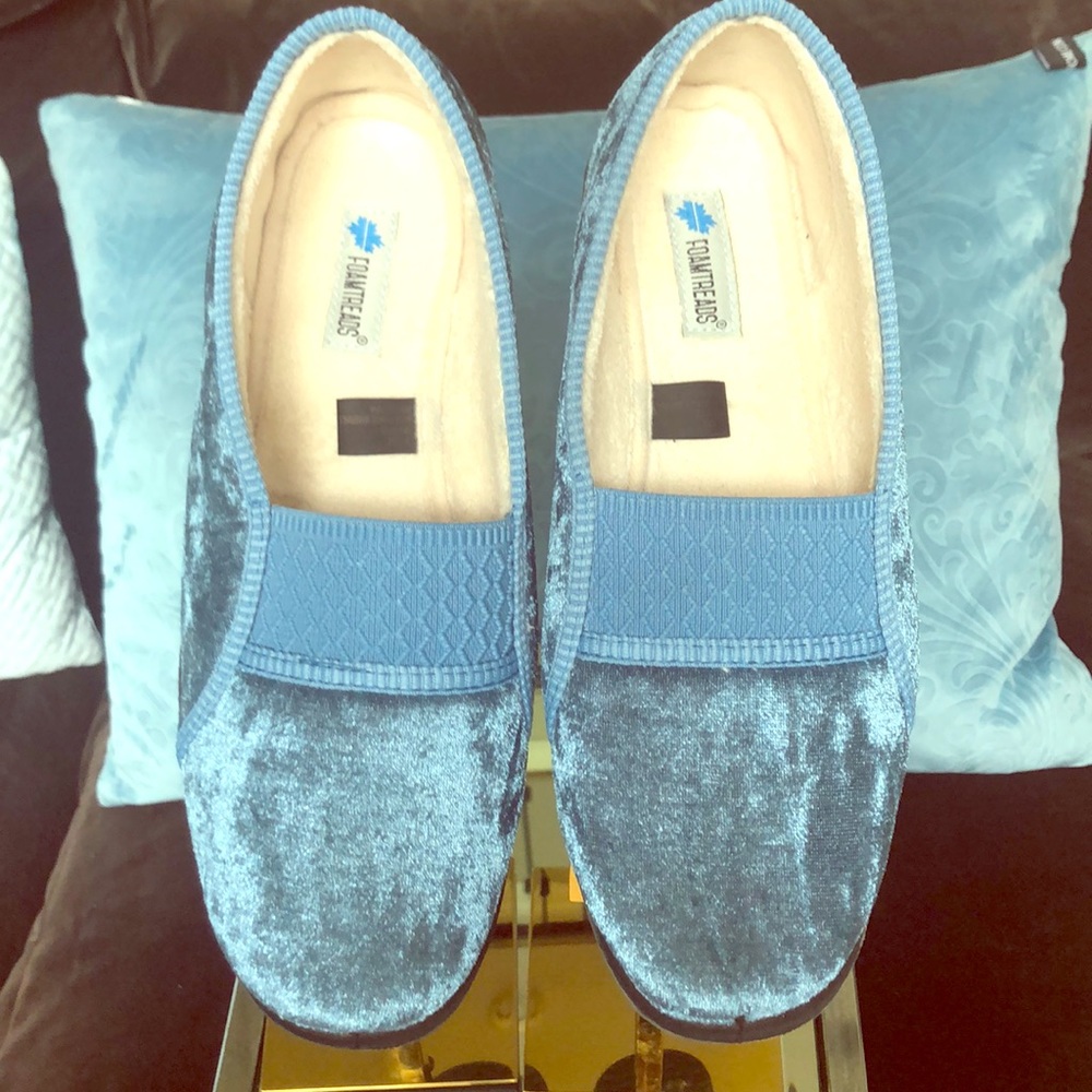 NWT Foamtreads Sz 9.5 Silppers with foam Inside!